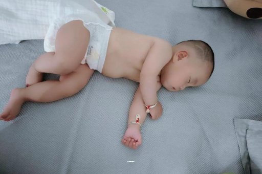 桂林三个月宝宝身高体重